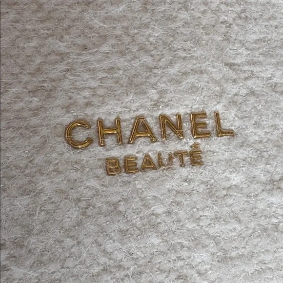 Chanel Beaute Snowflake Cosmetic Bag - Picture 3 of 7
